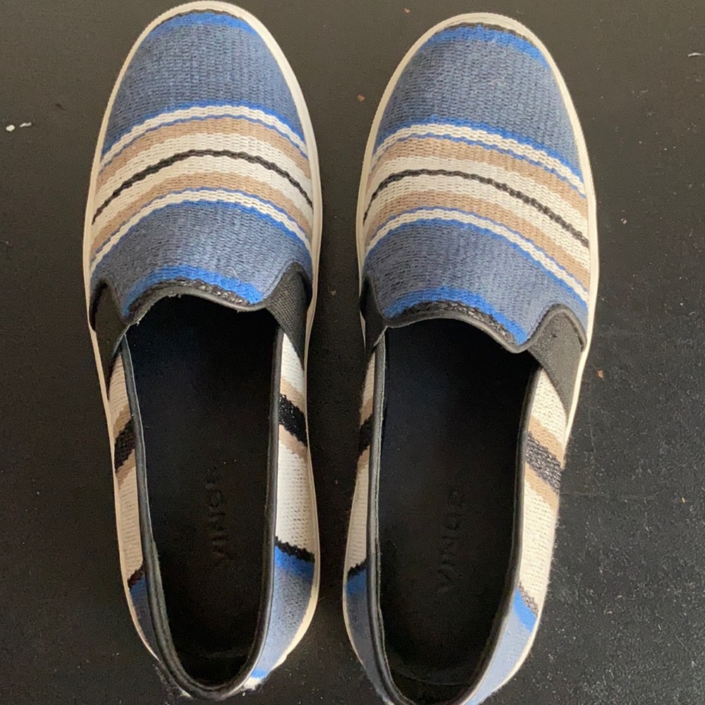 Vince slip ons - sz 6